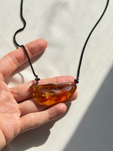 Load image into Gallery viewer, Kaklarota ar Dzintaru