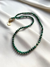 Load image into Gallery viewer, Kaklarota ar Smaragdu