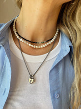 Load image into Gallery viewer, Kaklarota ar Turmalīnu, Oniksu, Topāzu