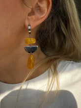 Load image into Gallery viewer, Asimetriski auskari ar Dzintaru