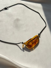 Load image into Gallery viewer, Kaklarota ar Dzintaru