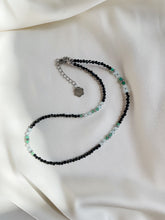 Load image into Gallery viewer, Kaklarota ar Turmalīnu, Oniksu, Topāzu