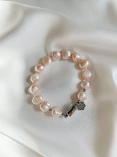 Load image into Gallery viewer, Rokassprādze ar Pērlēm, Saules Akmeni