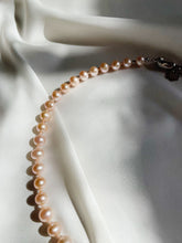 Load image into Gallery viewer, Kaklarota ar Pērlēm, Saules akmeni