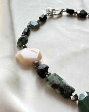 Load image into Gallery viewer, Kaklarota ar Akmeņu Mix