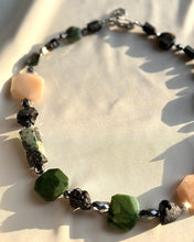 Load image into Gallery viewer, Kaklarota ar Akmeņu Mix