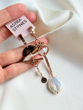 Load image into Gallery viewer, Asimetriski auskari ar Pērlēm