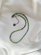 Load image into Gallery viewer, Kaklarota ar Diopsīdu, Tirkīzu, Turmalīnu