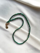 Load image into Gallery viewer, Kaklarota ar Smaragdu