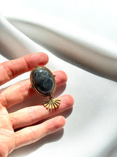 Load image into Gallery viewer, Piespraude ar Labradorītu