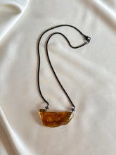 Load image into Gallery viewer, Kaklarota ar Dzintaru