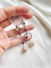 Load image into Gallery viewer, Asimetriski auskari ar Mēness Akmeni, Granātu