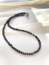 Load image into Gallery viewer, Kaklarota ar Safīru