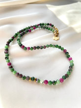 Load image into Gallery viewer, Kaklarota ar Rubīna Coizītu