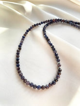 Load image into Gallery viewer, Kaklarota ar Safīru