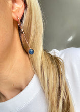 Load image into Gallery viewer, Auskari ar Opālu, Kvarcu