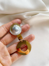 Load image into Gallery viewer, Piespraude ar Perlamutru