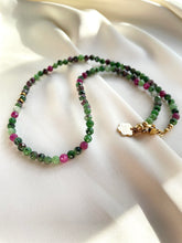 Load image into Gallery viewer, Kaklarota ar Rubīna Coizītu