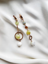 Load image into Gallery viewer, Asimetriski auskari ar Opālu