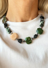 Load image into Gallery viewer, Kaklarota ar Akmeņu Mix