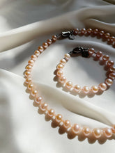 Load image into Gallery viewer, Kaklarota ar Pērlēm, Saules akmeni