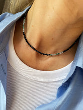 Load image into Gallery viewer, Kaklarota ar Turmalīnu, Oniksu, Topāzu