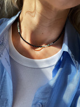 Load image into Gallery viewer, Kaklarota ar Turmalīnu, Oniksu, Topāzu