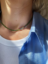 Load image into Gallery viewer, Kaklarota ar Diopsīdu, Tirkīzu, Turmalīnu