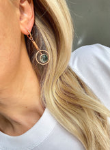 Load image into Gallery viewer, Asimetriski auskari ar Kvarcu