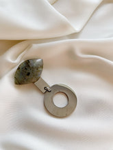 Load image into Gallery viewer, Piespraude ar Labradorītu