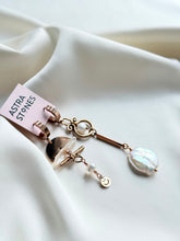 Load image into Gallery viewer, Asimetriski auskari ar Pērlēm