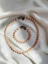 Load image into Gallery viewer, Kaklarota ar Pērlēm, Saules akmeni