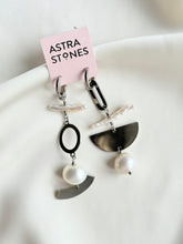 Load image into Gallery viewer, Asimetriski auskari ar Pērlēm