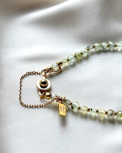 Load image into Gallery viewer, Rokassprādze ar Prenītu