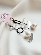 Load image into Gallery viewer, Asimetriski auskari ar Pērlēm