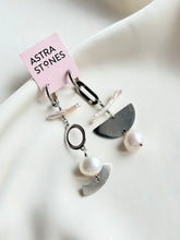 Load image into Gallery viewer, Asimetriski auskari ar Pērlēm