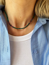 Load image into Gallery viewer, Kaklarota ar Malahītu, Lazurītu, Rubīnu