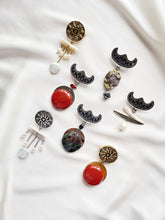 Load image into Gallery viewer, Piespraude ar Pērlēm