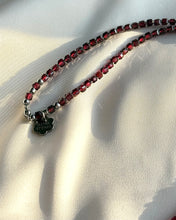 Load image into Gallery viewer, Kaklarota kulons ar Granātu, Fluorītu