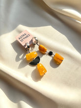 Load image into Gallery viewer, Asimetriski auskari ar Dzintaru