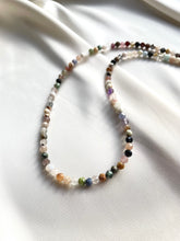 Load image into Gallery viewer, Kaklarota ar Akmeņu Mix