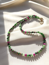 Load image into Gallery viewer, Kaklarota ar Rubīna Coizītu