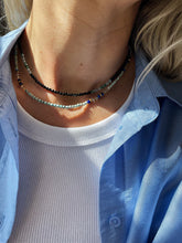 Load image into Gallery viewer, Kaklarota ar Turmalīnu, Oniksu, Topāzu