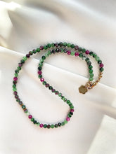 Load image into Gallery viewer, Kaklarota ar Rubīna Coizītu