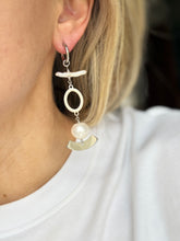 Load image into Gallery viewer, Asimetriski auskari ar Pērlēm