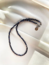 Load image into Gallery viewer, Kaklarota ar Safīru