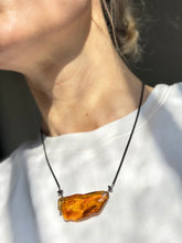 Load image into Gallery viewer, Kaklarota ar Dzintaru