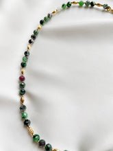 Load image into Gallery viewer, Kaklarota ar Rubīna Coizītu