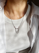 Load image into Gallery viewer, Kaklarota kulons ar Kuncītu