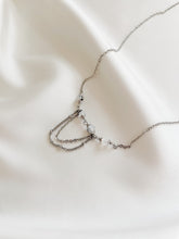 Load image into Gallery viewer, Kaklarota kulons ar Mēness akmeni